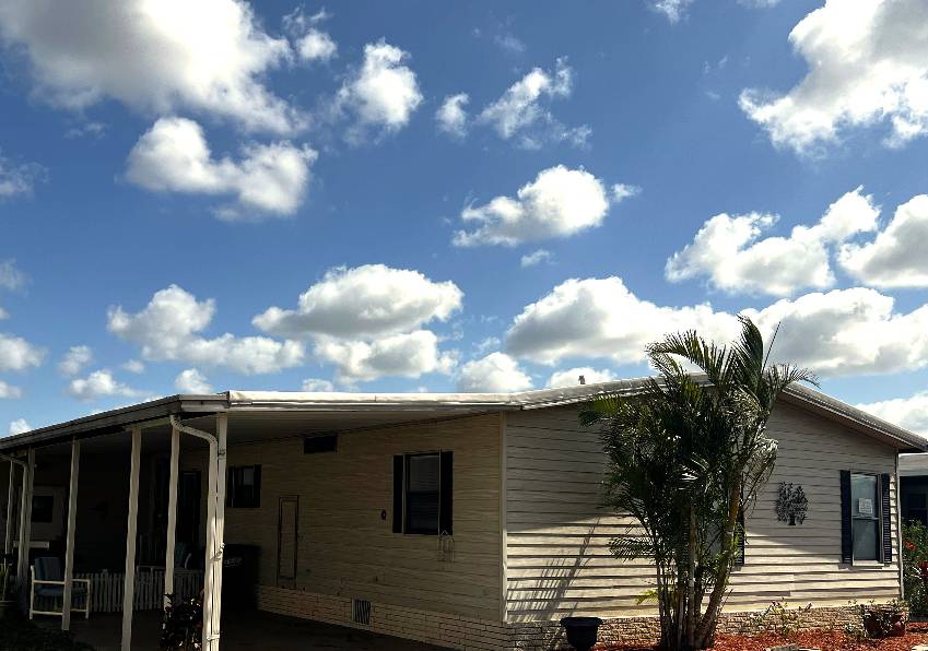 Winter Haven, FL Mobile Home for Sale located at 204 Fairway Swiss Golf & Tennis
